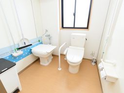 バリアフリーのトイレ空間