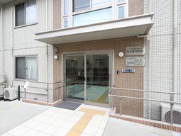 エントランスの清潔な外観