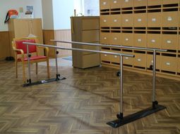 機能訓練用の手すり設置