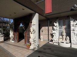 エキゾチックな装飾のエントランス