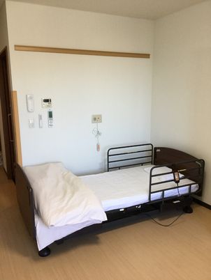 清潔な居室ベッド