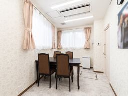 清潔な食事スペース