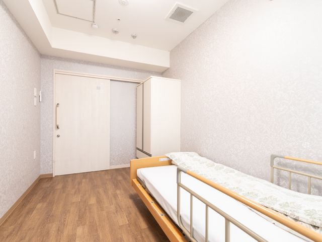 ゆとりのある居室 居室 余裕をもった居室で、入居者の方々の日常生活をサポートするやりがいのある職場です。