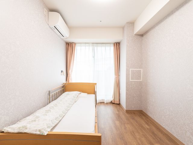 整備された居室 居室 落ち着いた居室で、ユーザー様の生活を支えるお手伝いをしませんか。日々の成長を感じながら働ける環境です。