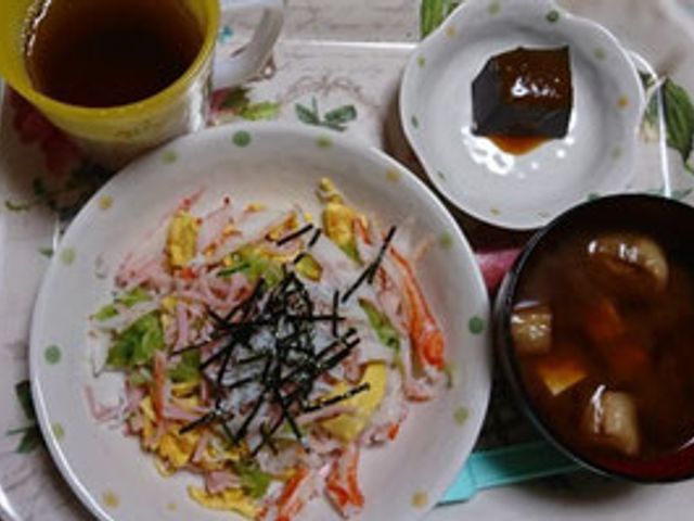 バランスの良い料理 料理 彩り豊かな献立で、栄養バランスを考えた食事を楽しめます。和風の味わいが魅力です。