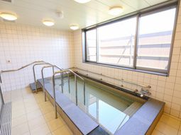 明るい浴室の光景