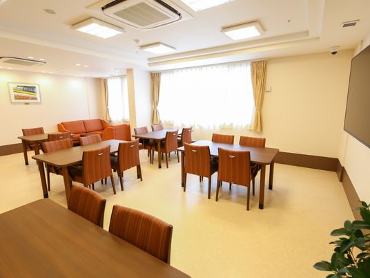 清潔で広々としたダイニングエリア