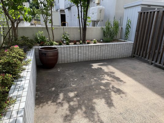 花壇のある庭