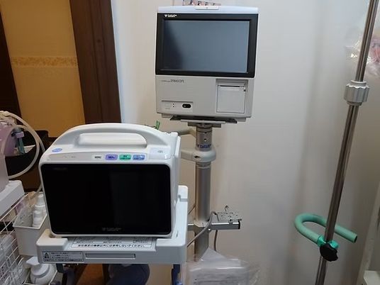 機器が並ぶ浴室  