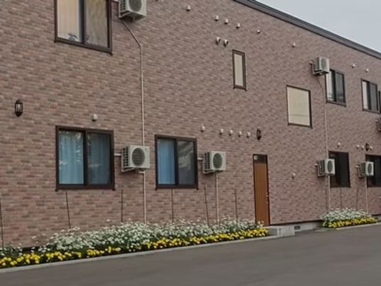 レンガ調の外観  