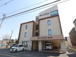 建物と看板の外観