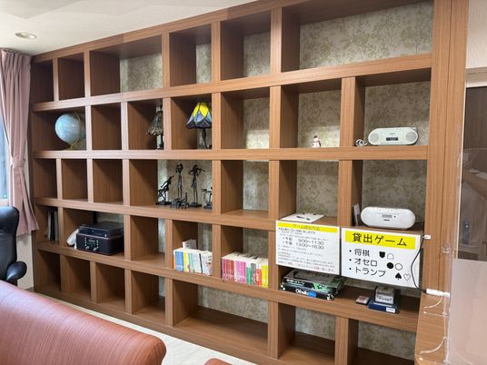本棚のある部屋