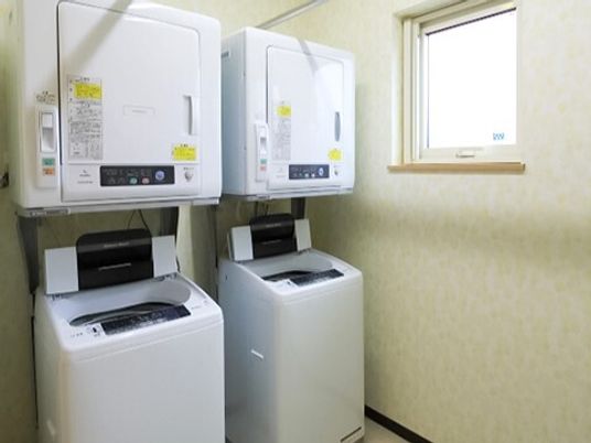 清潔な洗濯設備のスペース