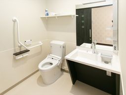 清潔なトイレと洗面台
