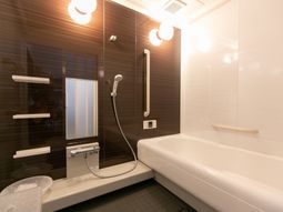 快適な設備の浴室