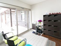 エントランスの明るい空間