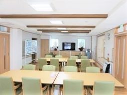 明るい食堂の様子