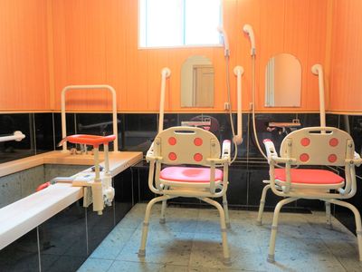 介護浴室の椅子と設備