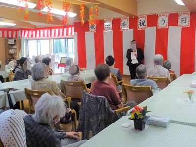 活気あふれる職場の食堂