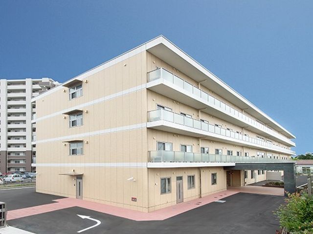 快適な職場の外観 外観 広くて明るい施設で、充実の職場環境があなたを待っています。