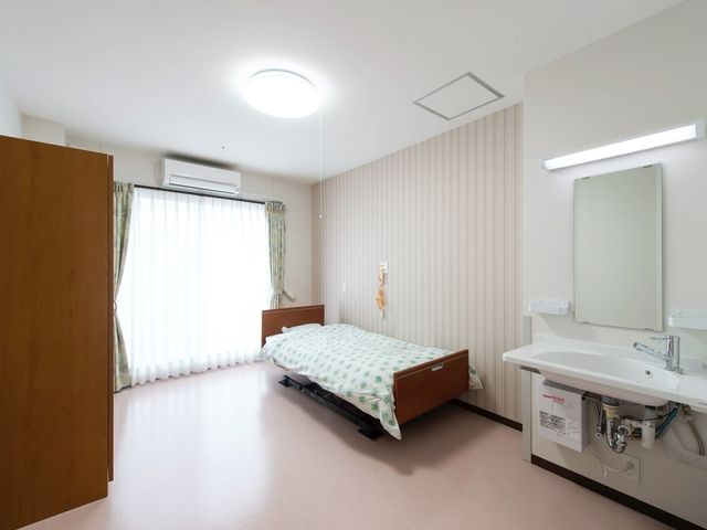 ゆとりのある居室環境 居室 広々として機能的な居室で、利用者様の日々の生活をサポートしていただけるスタッフを募集しています。