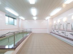 明るい清潔な浴室