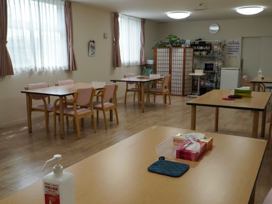 清潔感ある食堂の風景