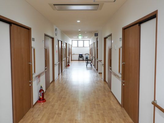 広々とした職場の廊下