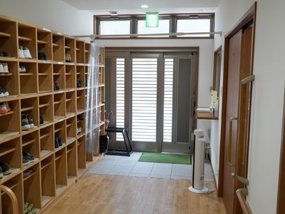 広々とした靴箱のある場所