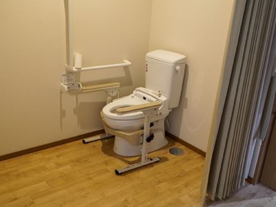 介護のための設備付きトイレ