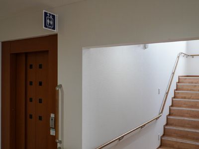 手すりと階段の廊下
