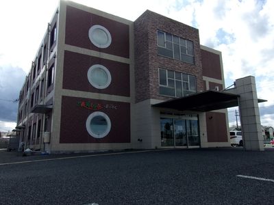 スタイリッシュな建物外観