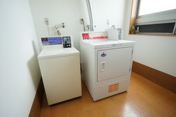 洗濯機と乾燥機の設備