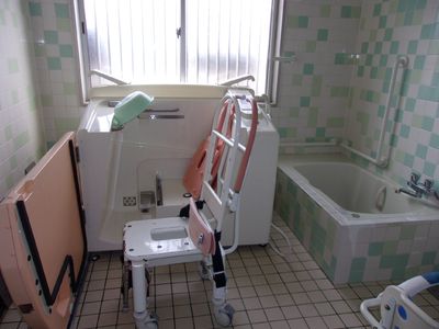 介護支援設備の浴室