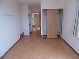 広々した明るい居室