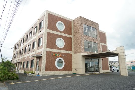 働きやすそうな建物の外観
