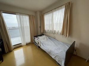 ゆったりとした個室の居室