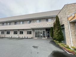 穏やかな外観の施設外観