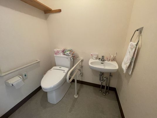 利用者の安全を考慮したトイレ