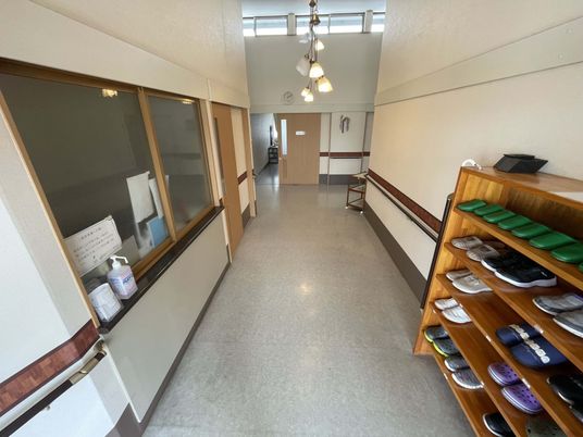 広々とした明るいエントランス