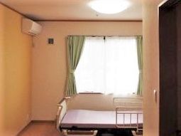 明るい個室の居室