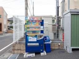 自動販売機のある外観