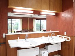 清潔感ある洗面台の空間