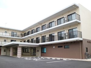 明るく広々とした外観