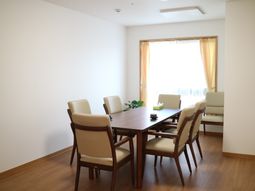 静かな会議室の風景