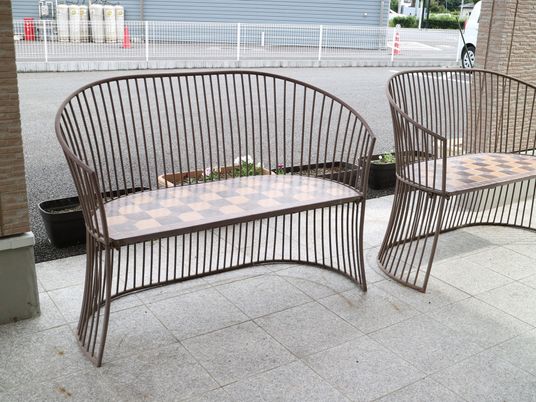 待機可能なエントランスベンチ