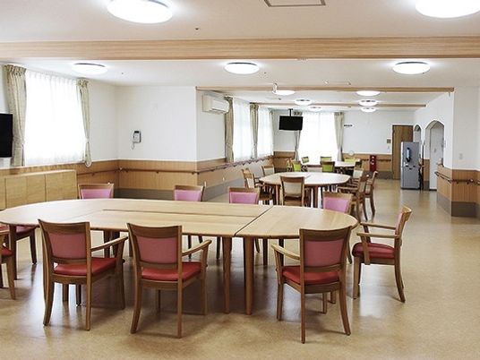 清潔な広めの食堂