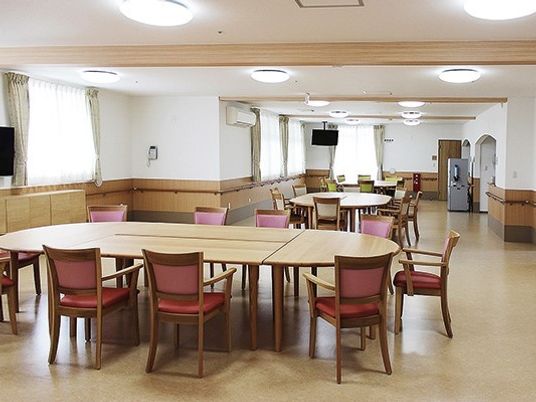 清潔な広めの食堂