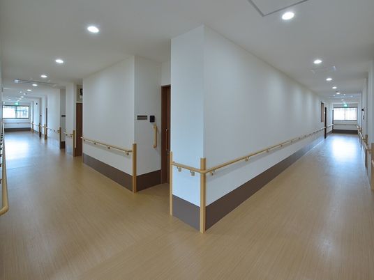 清潔感のある広い廊下