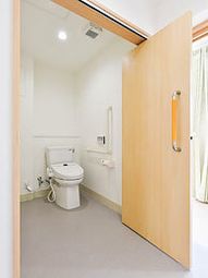 明るいトイレの設備